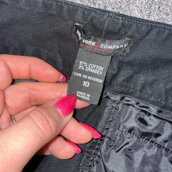 New York & Co (10) Black Dress Shorts - Picture 5 of 5